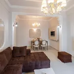 P Deluxe Suites 12