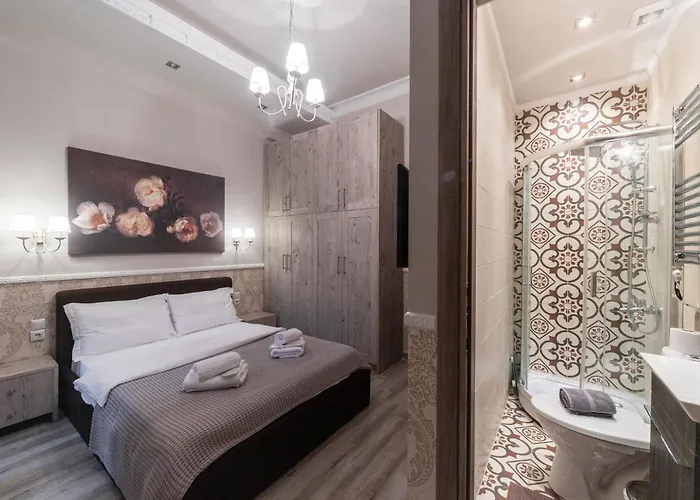 P Deluxe Suites 12