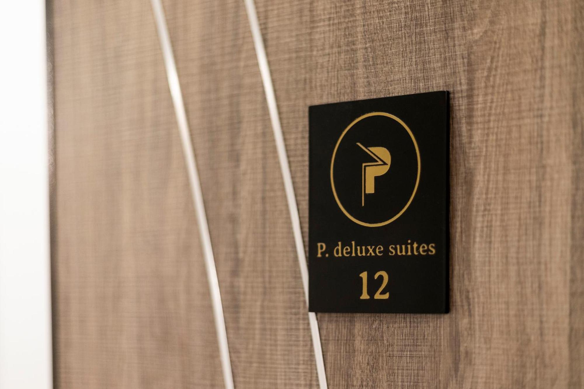 P Deluxe 12 *